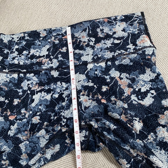 Wunder Under Hi-Rise Tight 28" - Picture 14 of 16